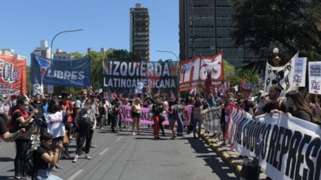 organizaciones sociales y politicas marcharon contra el codigo de convivencia