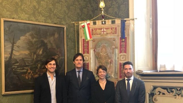 de la mano de gustavo silva, la comitiva platense ya realizo su primera actividad oficial en milan