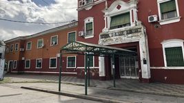 una mujer murio en un hospital de la plata y la justicia cree que la ataco su pareja