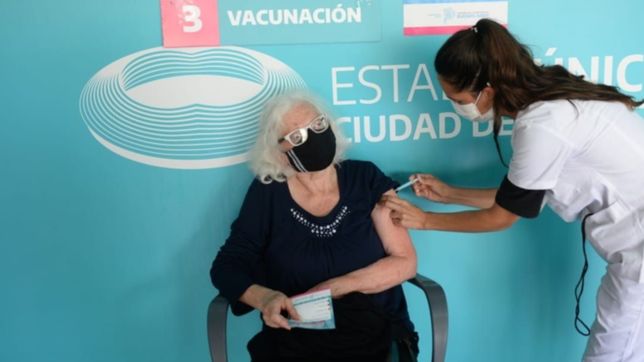 asi arranco la vacunacion con la dosis de astrazeneca en la plata