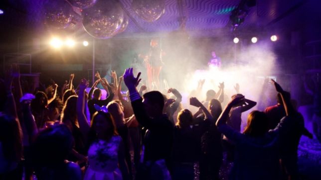 desbaratan fiesta clandestina con una banda de cumbia y hasta un exjugador de estudiantes