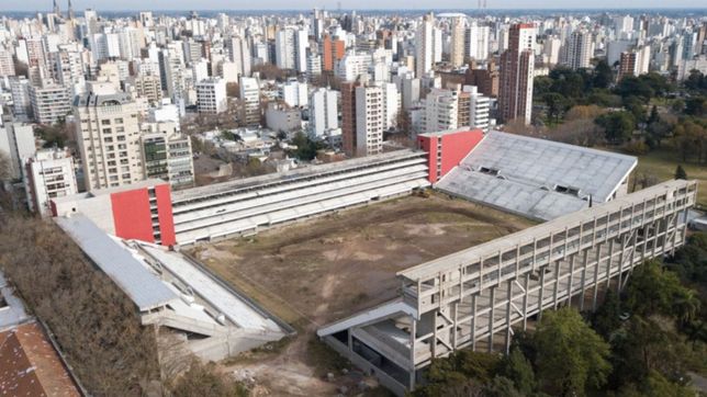 la municipalidad eximira a estudiantes del pago de los permisos para construir el estadio de 1 y 57