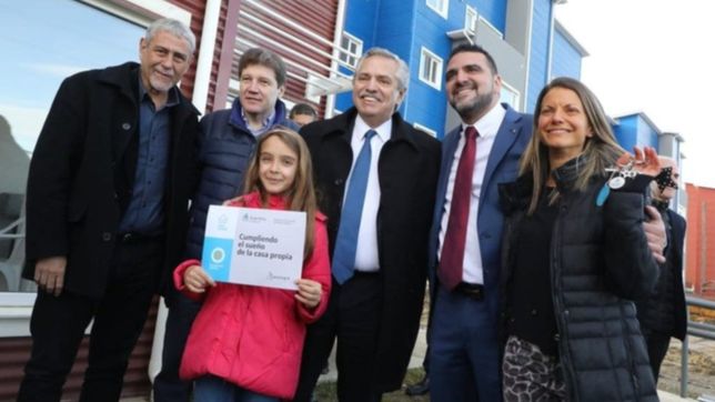 fernandez encabezo la entrega de viviendas mas grande desde el relanzamiento de procrear