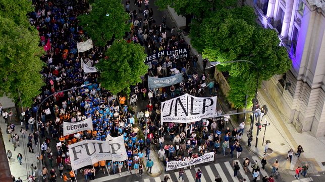 tras las tomas, la marcha de antorchas y los paros, asi seguira el plan de lucha en la unlp