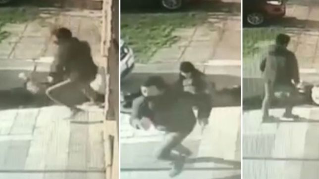 video: salieron a la vereda y les robaron todo en menos de tres segundos