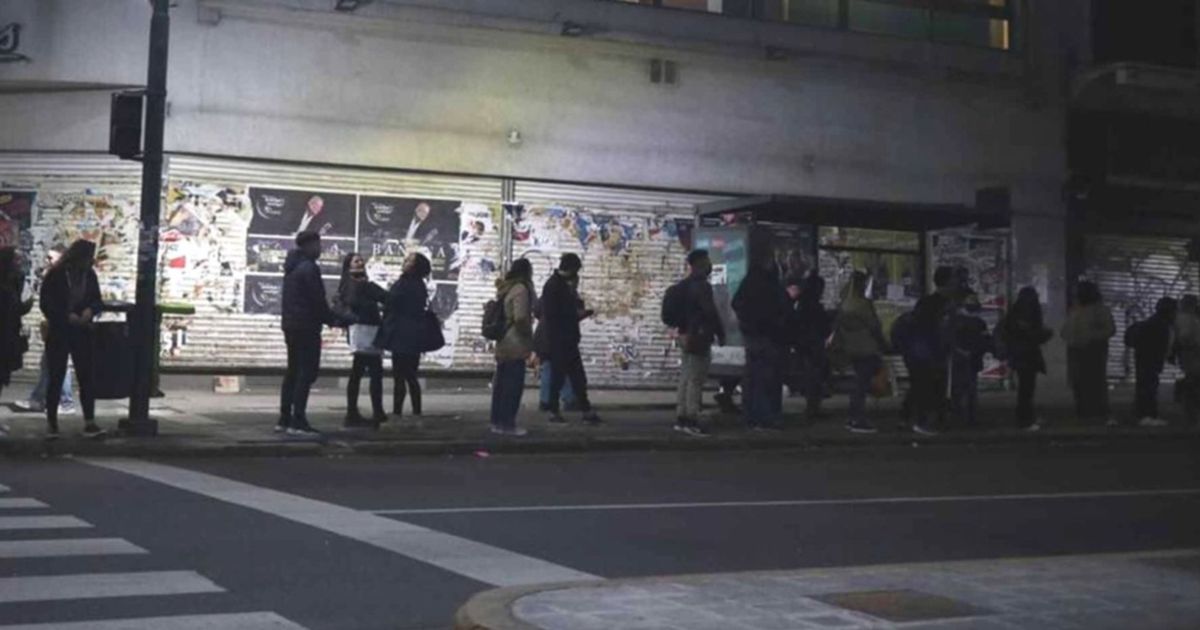 La semana cierra con un paro del servicio nocturno de micros en La ...