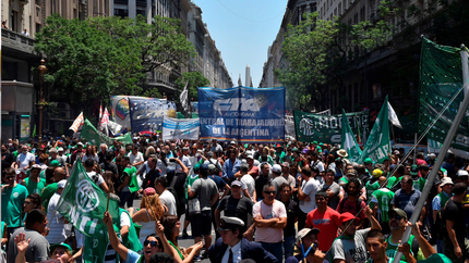 Los trabajadores estatales se movilizan desde este lunes por despidos