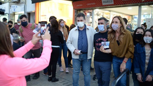 el frente de todos desembarco con una caminata en pleno centro de la plata