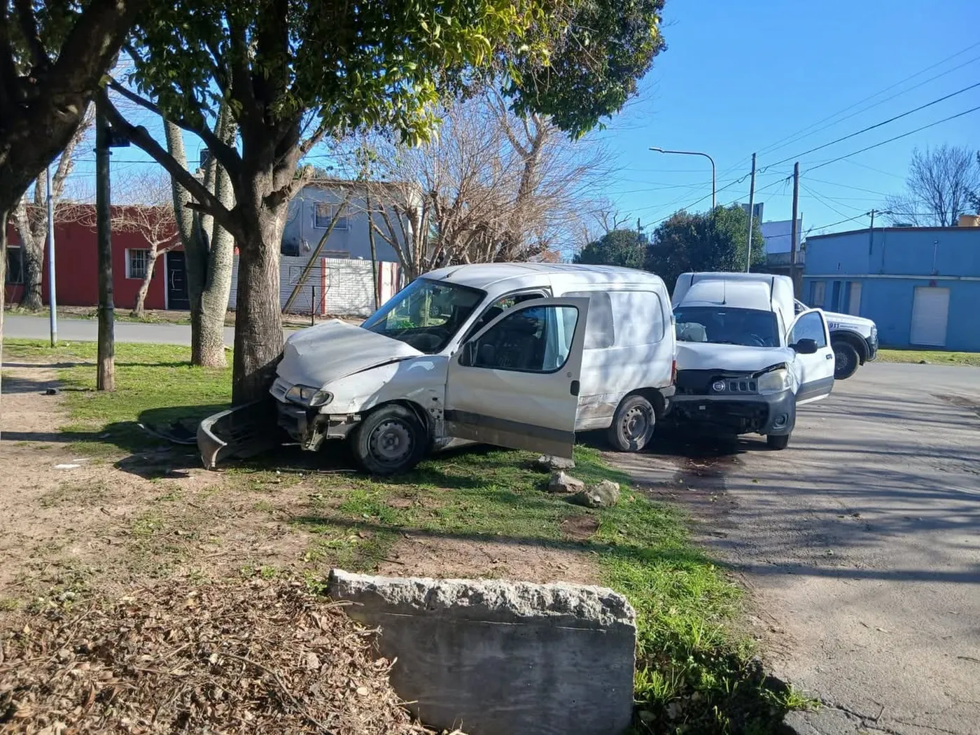 Dos camionetas chocaron en La Plata y uno de los conductores debi&oacute; ser hospitalizado