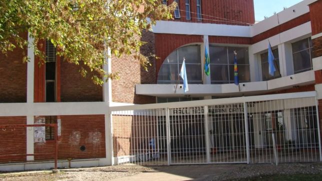 un exalumno robo dos veces en una escuela de berisso, la incendio y termino detenido