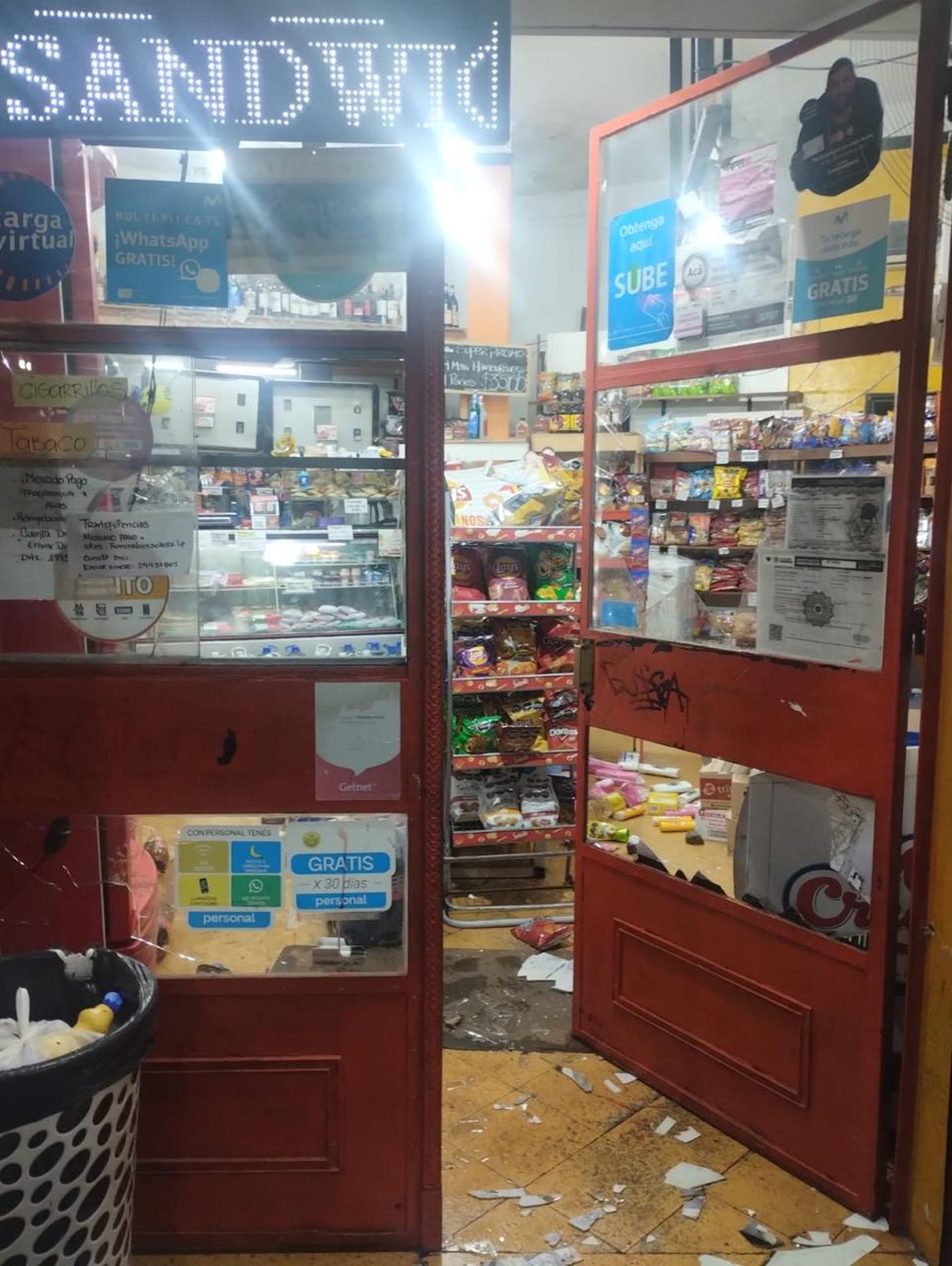 Los destrozos en el kiosco de La Plata despu&eacute;s de intento de robo y la pelea