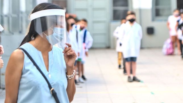 gremios docentes piden cerrar las escuelas pero la provincia ratifica la presencialidad