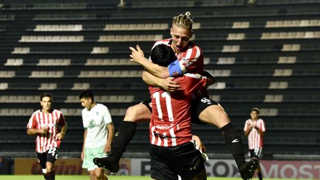 Estudiantes Ituzaingó festejo gol (2)
