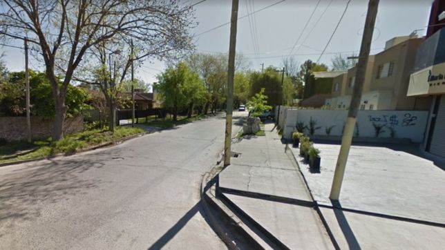 quedate en el molde flaco, lo amenazo y se llevo una moto de casi medio millon de pesos