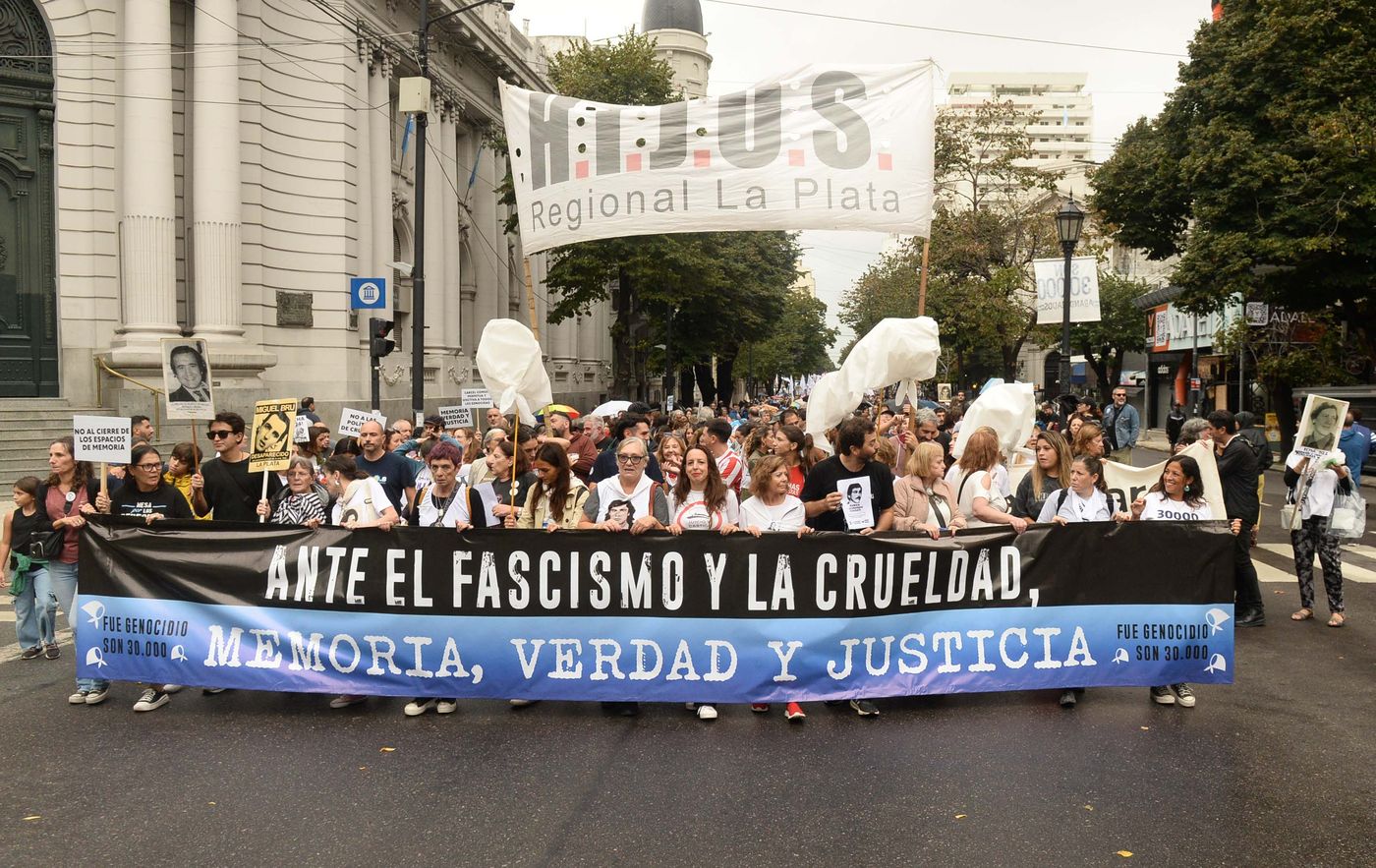 Marcha 24 de marzo Día de la Memoria (13).jpg