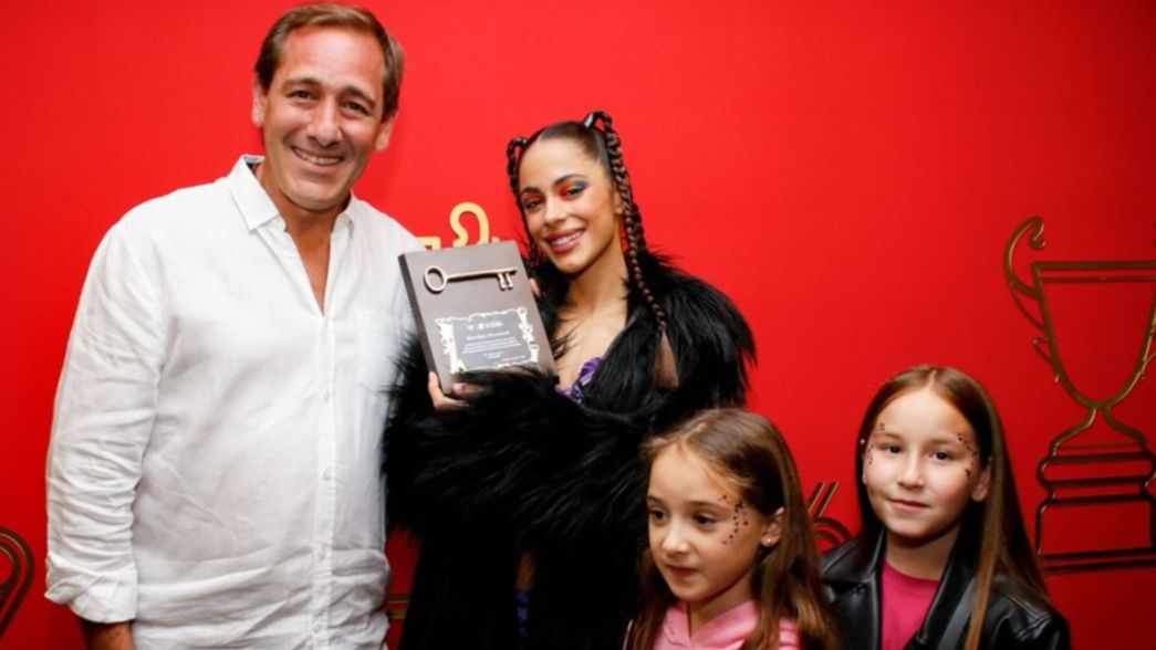 Garro le entregó la Llave Dardo Rocha a Tini Stoessel tras su gran show en La Plata