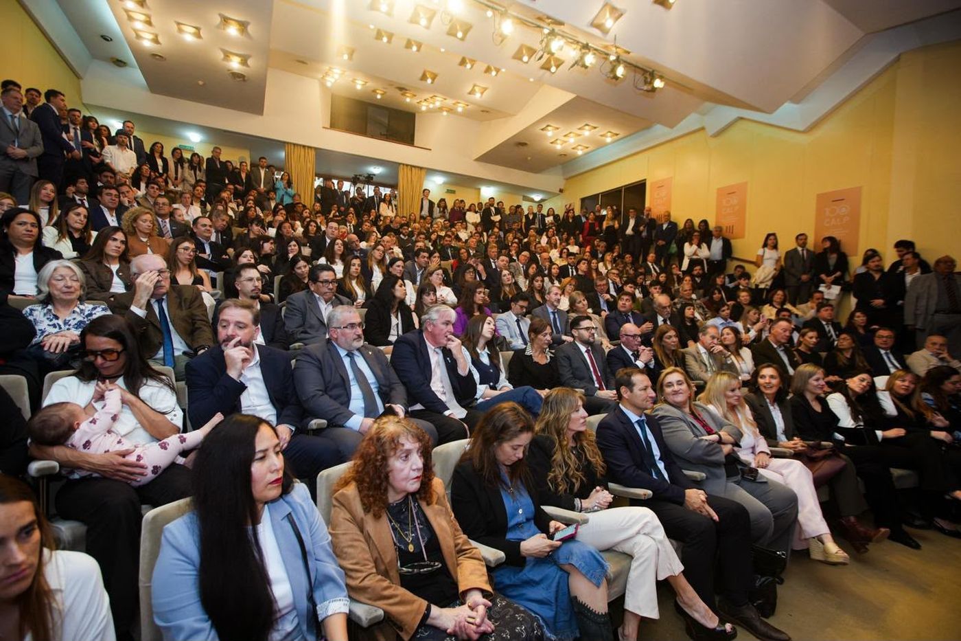Más de 800 profesionales fueron reconocidos por su labor