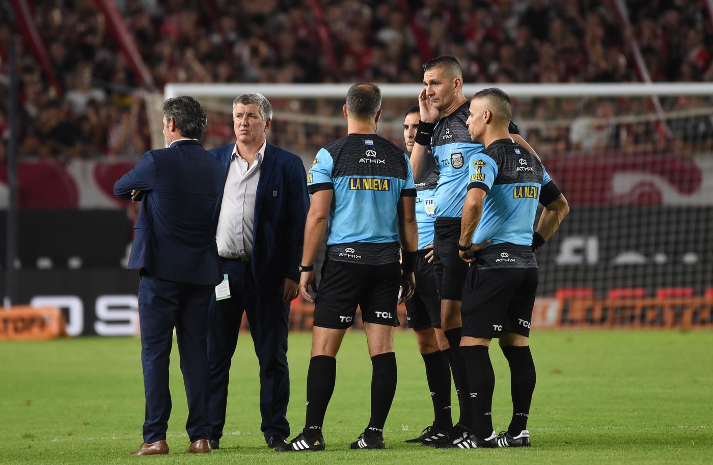 Estudiantes Boca Arbitros.jpg