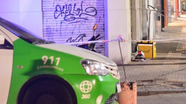 brutal pelea vecinal en pleno centro de la plata: una mujer quedo gravemente herida