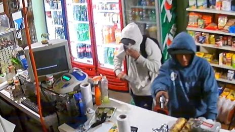 Amenazaron con dispararle a un comerciante y le robaron: terminaron detenidos