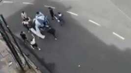 asi fue el brutal ataque de hinchas de gimnasia a un joven de estudiantes antes del clasico platense asi fue el brutal ataque de hinchas de gimnasia a un joven de estudiantes antes del clasico platense