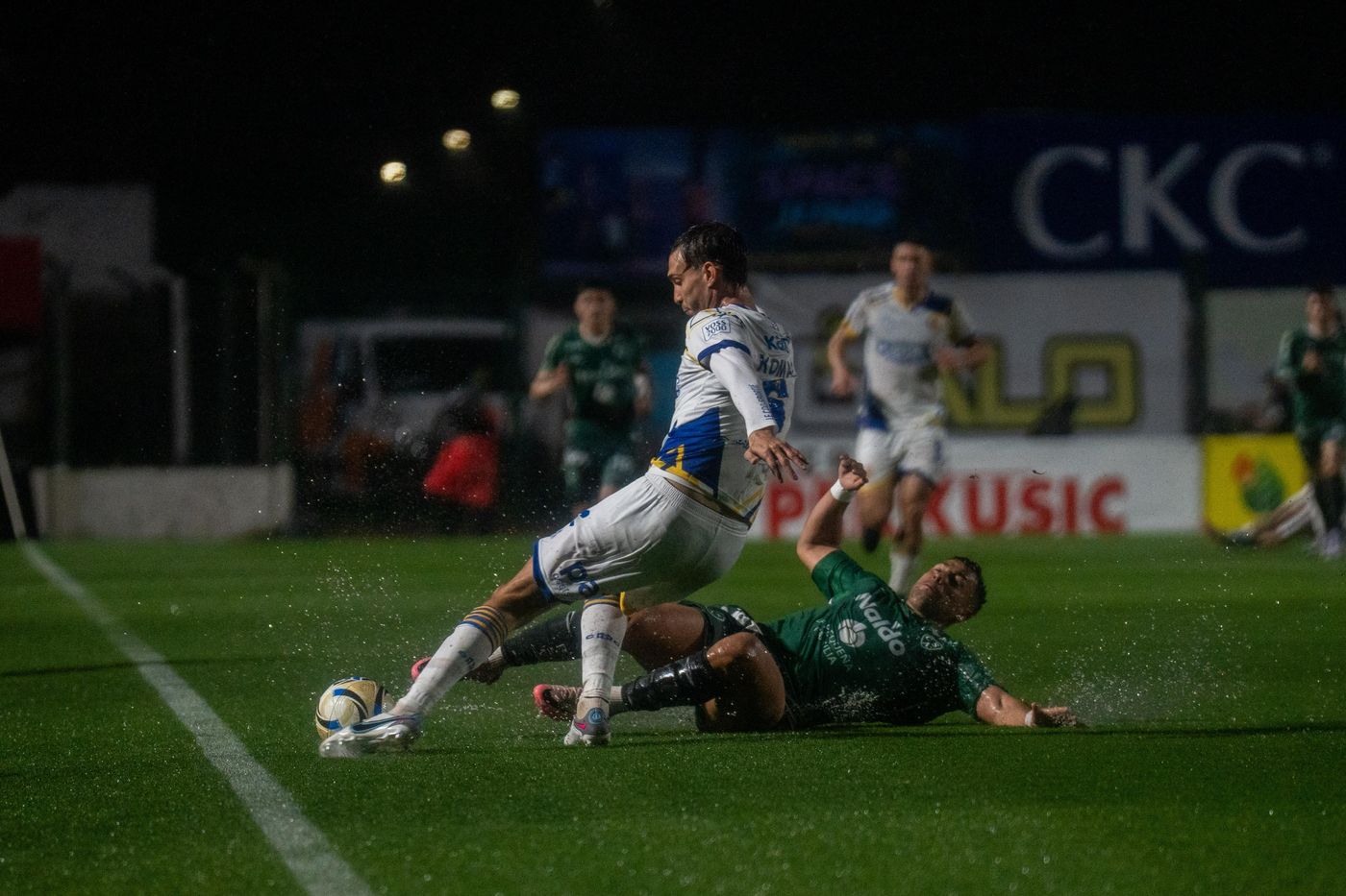 Gimnasia estará atento a la reanudación del partido entre Sarmiento de Junín y Rosario Central.
