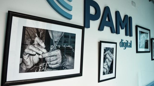 muestra fotografica en pami la plata: el arte como acompanamiento para adultos mayores