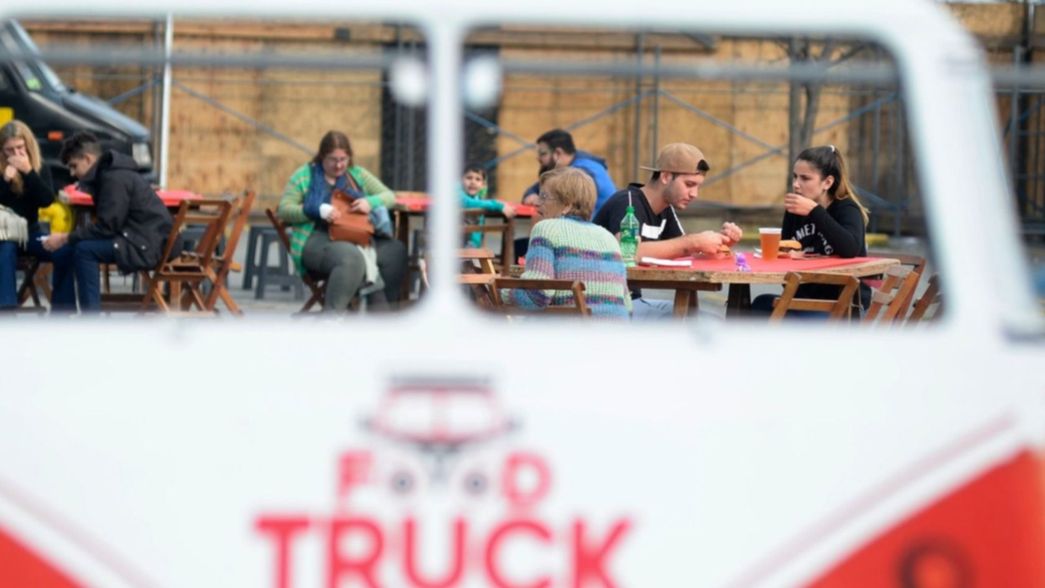 “La Plata Food Trucks” llegó a Walmart y le puso sabor a la ciudad