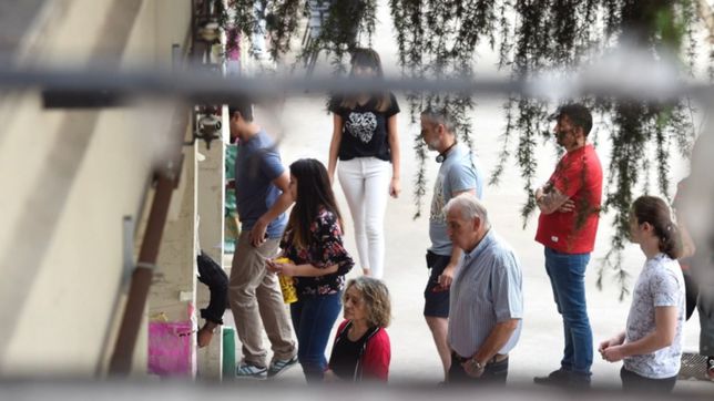 la primera perla de las elecciones: un candidato fue a votar y se confundio de mesa