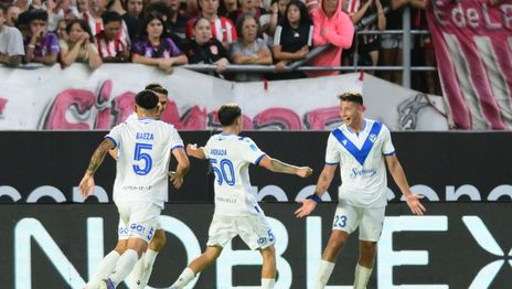 Estudiantes tuvo una mala noche ante Vélez y cortó un invicto de 13 partidos Estudiantes tuvo una mala noche ante Vélez y cortó un invicto de 13 partidos