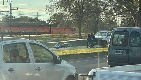 Un policía se resistió al robo de su moto en pleno Camino Centenario y mató a un ladrón Un policía se resistió al robo de su moto en pleno Camino Centenario y mató a un ladrón