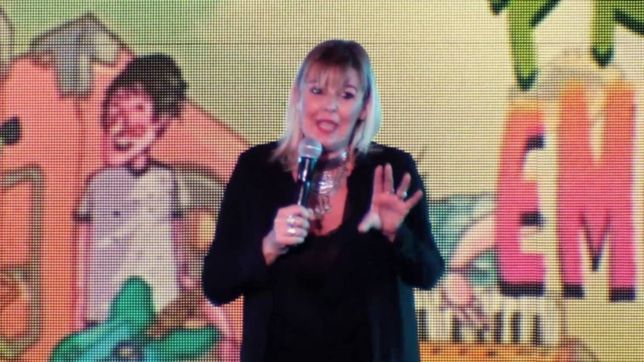 las chicas que hacen reir copan el centro cultural islas malvinas