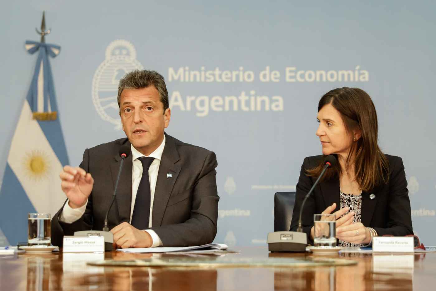 Sergio Massa y Fernanda Raverta presentaron el nuevo bono de ANSES para trabajadores informales.