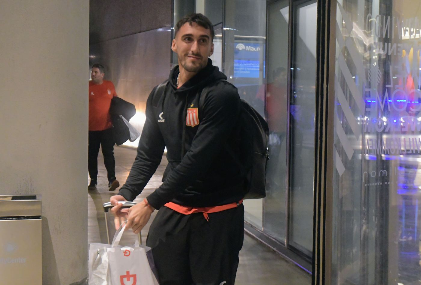 Plantel Estudiantes llegada Rosario Méndez.jpeg