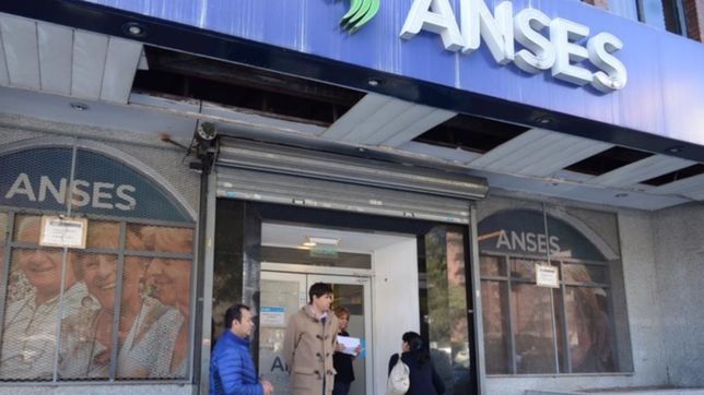 trabajadores del anses exigen aprender rcp tras la muerte de una jubilada en su oficina de 13 y 44