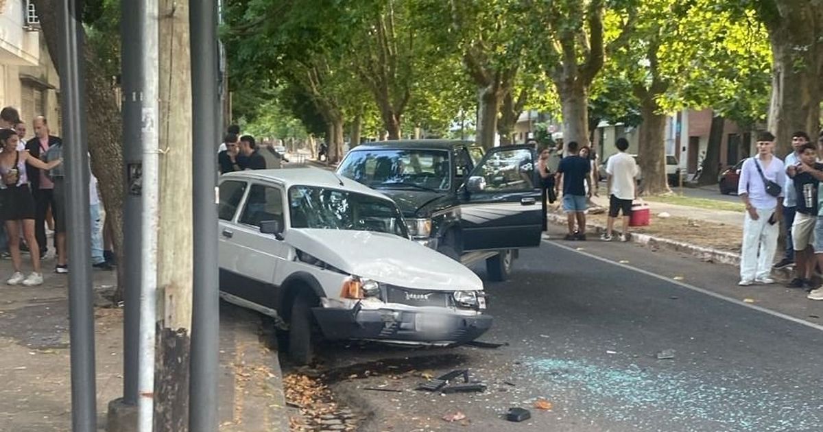 Un violento choque en pleno centro de La Plata casi termina con varios ...