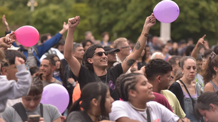Con música y comida, la Plaza Moreno recibe el postergado festival carioca