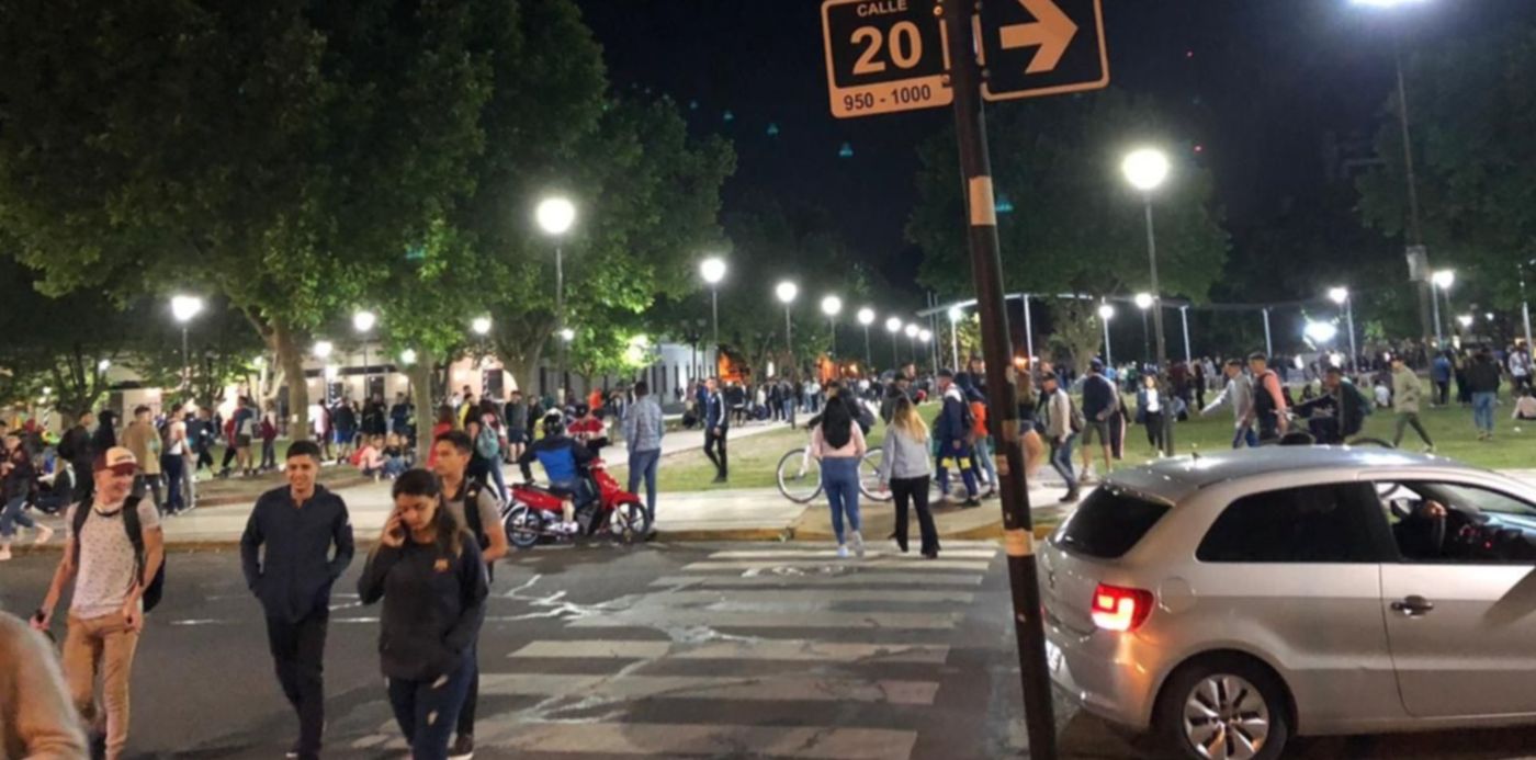 Fiesta clandestina Plaza Malvinas