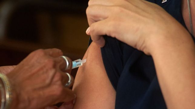 mas del 86% de los mayores de 18 anos tiene una dosis de la vacuna contra el covid-19