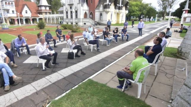 julio garro convoco al comite de crisis y adelanto que sumaran 600 camas en la plata