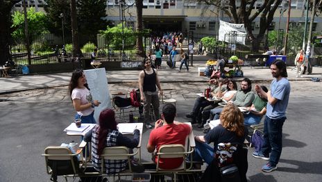 Todas las fotos de las tomas y clases públicas en las facultades de la UNLP