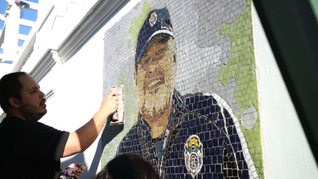 el lobo inauguro un mural para homenajear a diego maradona