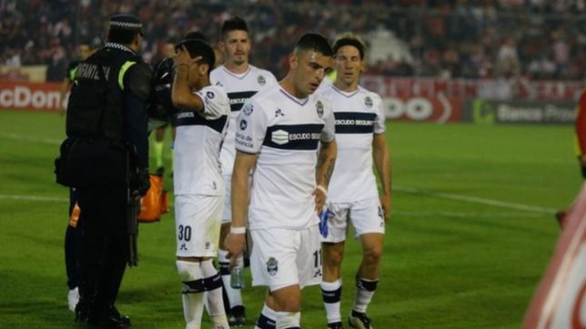en un final agonico, gimnasia no lo pudo aguantar y se llevo un empate de tucuman