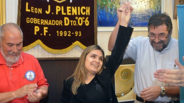 sueno cumplido: brenda recibe su lazarillo en medio de una emotiva ceremonia
