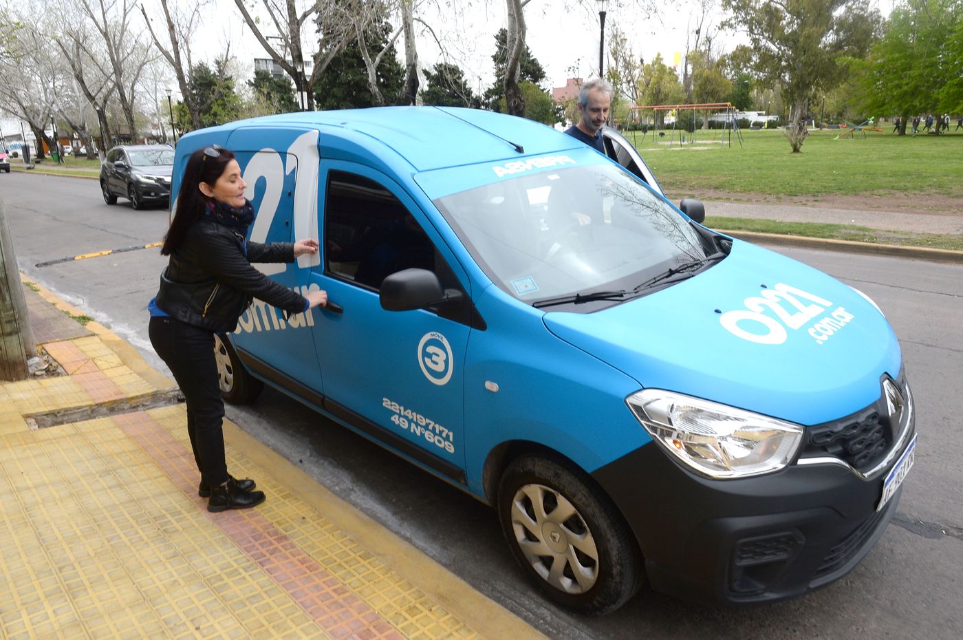 La candidata a intendenta del FIT Unidad se sube al carpool de 0221.com.ar - Foto: AGLP
