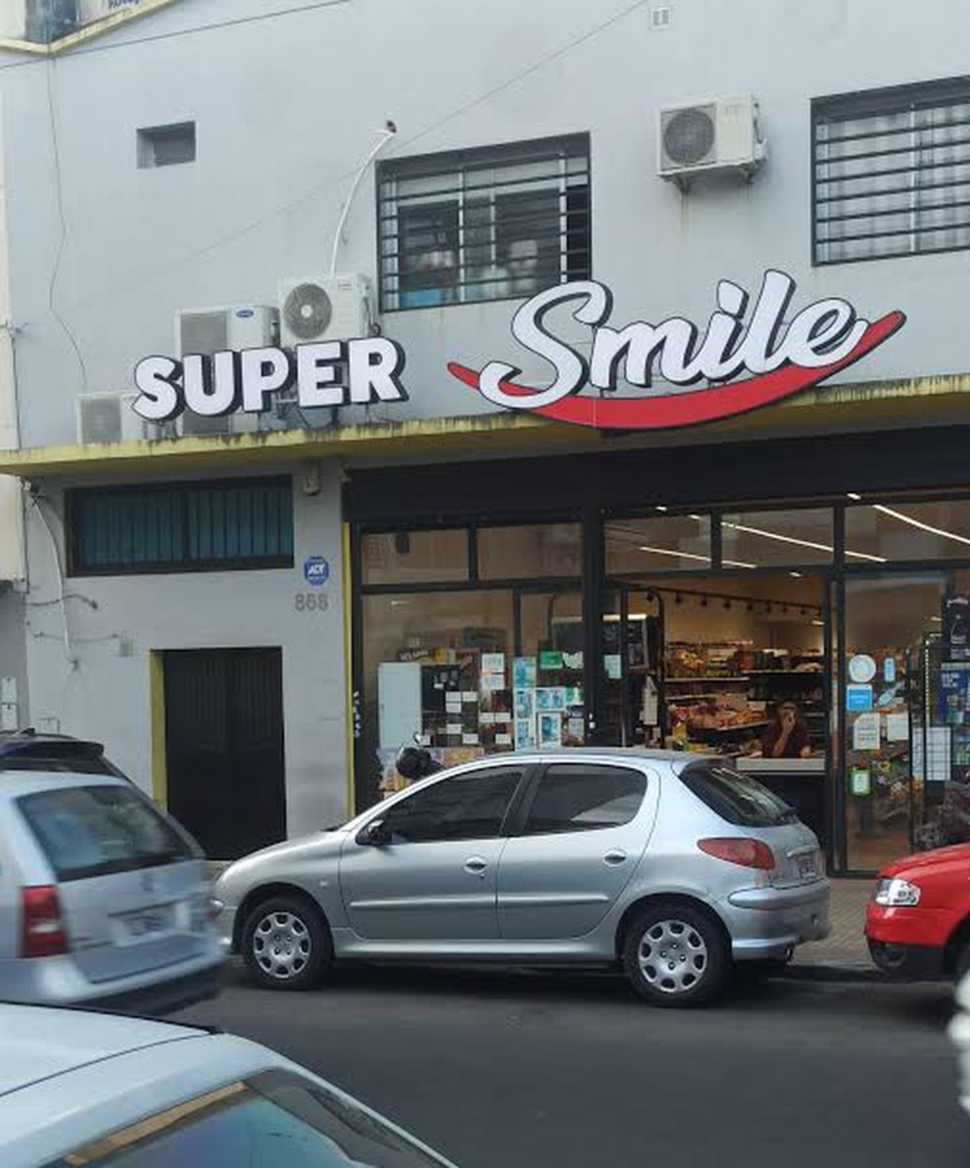 El supermercado Smile de La Plata sufri&oacute; un nuevo robo y vecinos denuncian reiterados hechos de inseguridad en la zona