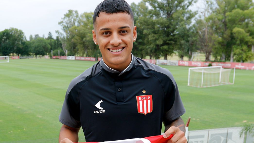 Pasó la revisión médica, firmó contrato y quedó a las órdenes de Eduardo Domínguez