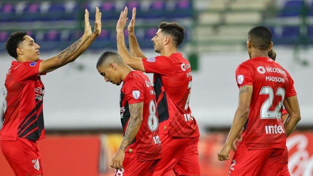 estudiantes consulto condiciones por el delantero de un gigante del continente