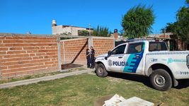 allanaron una casa de la megatoma de los hornos y se toparon con un presunto bunker narco allanaron una casa de la megatoma de los hornos y se toparon con un presunto bunker narco