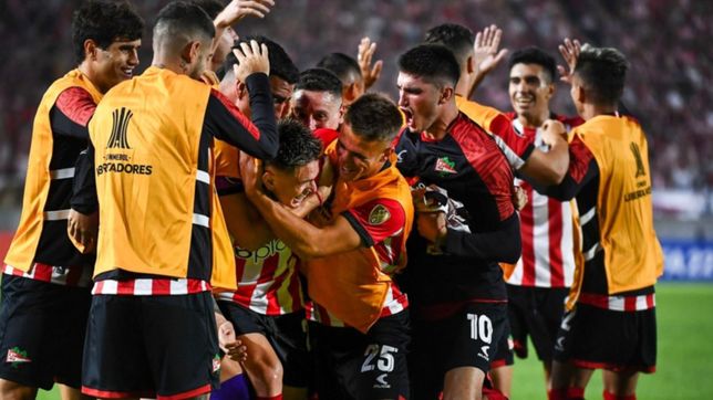 denunciaron a un jugador de estudiantes por masturbarse frente a vecinos en un country